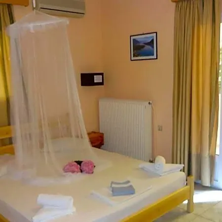 Pansion Filoxenia & Aparthotel Tsoukaladhes