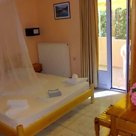 Pansion Filoxenia & Aparthotel Tsoukaladhes