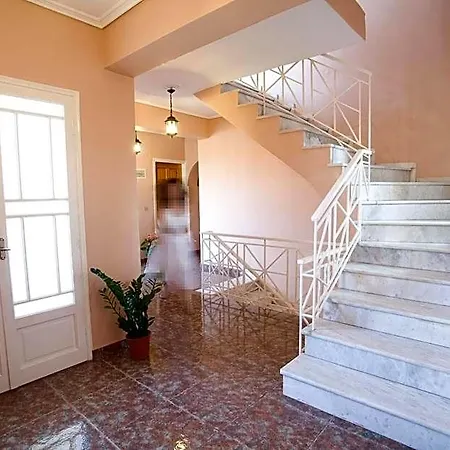 Pansion Filoxenia & Aparthotel Tsoukaladhes