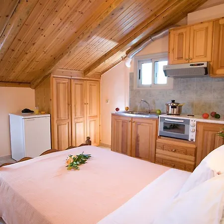 Pansion Filoxenia & 4* Tsoukaládhes