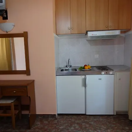 Pansion Filoxenia & Aparthotel Tsoukaládhes