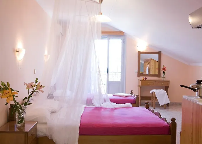 Pansion Filoxenia & Aparthotel Tsoukaladhes