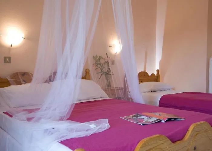 Pansion Filoxenia & Aparthotel Tsoukaladhes